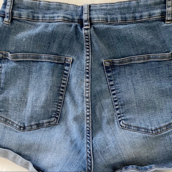 Divided by H&M Denim High Waisted Shorts - Picture 5 of 10